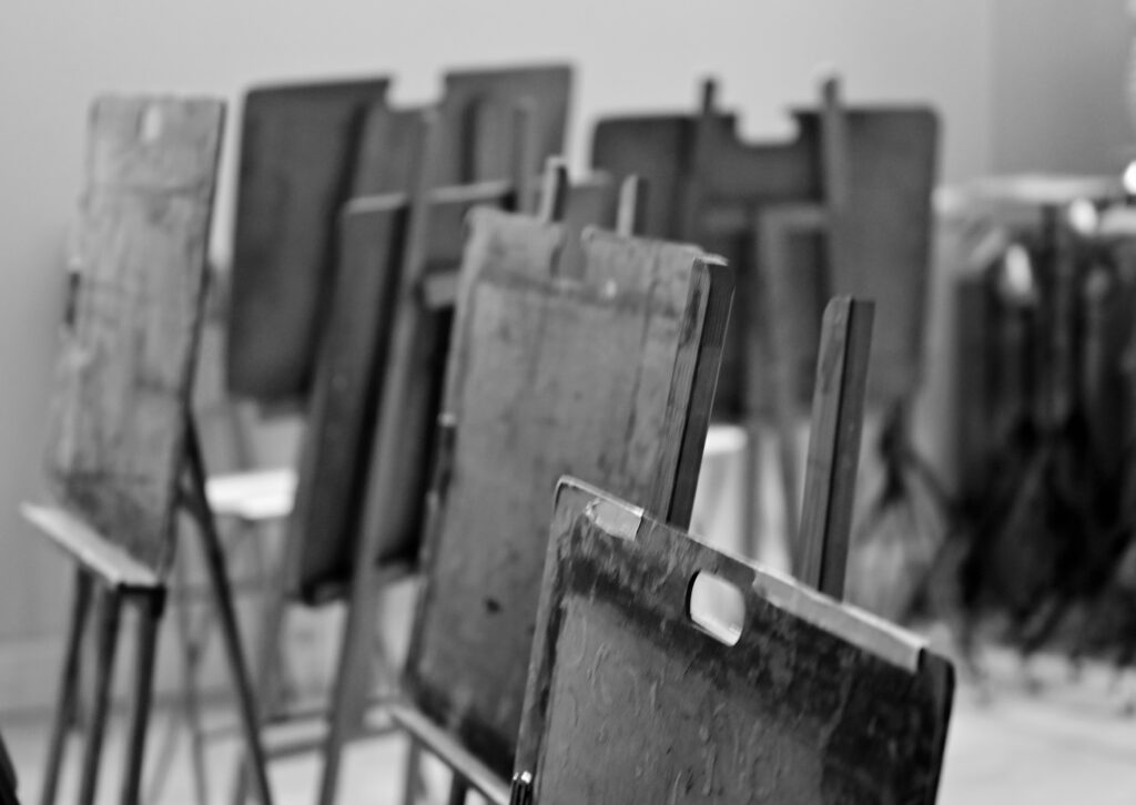 6 chevalets dans l'atelier